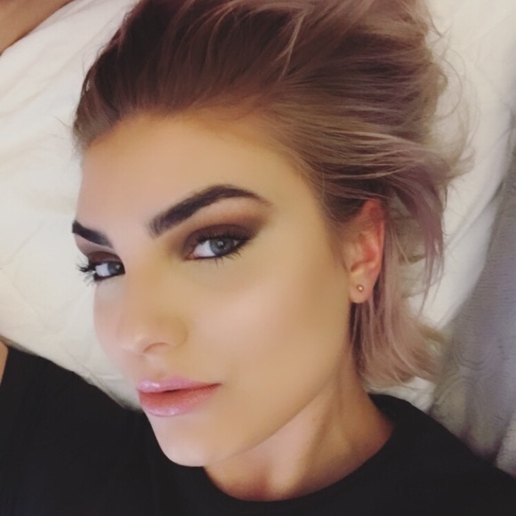 Meet your Posher, Taylor - Picture 1 of 1